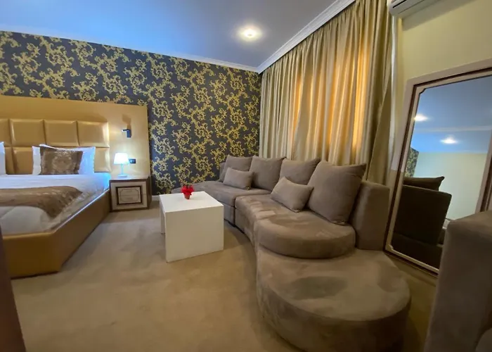 Hotel Deluxe